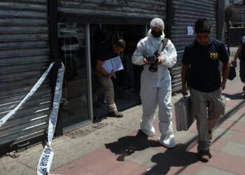 Detenidos tres miembros de la banda que realizó un violento robo en la tienda WOM de San Miguel.