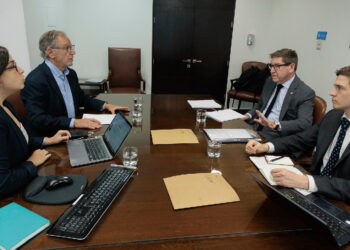 Álvaro García se encuentra con Daniel Mas para organizar el traspaso en Economía.