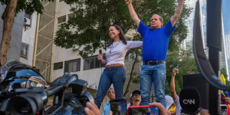 Liberan a Juan Pablo Guanipa, dirigente opositor en Venezuela, después de más de ocho meses de detención.