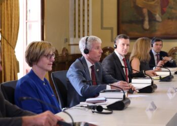 Venezuela declara una «asociación productiva a largo plazo» con EE.UU. tras la visita de un enviado de Trump.