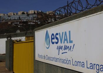Esval se pronuncia sobre el aumento de coliformes en las playas de Valparaíso y niega problemas en sus emisores.