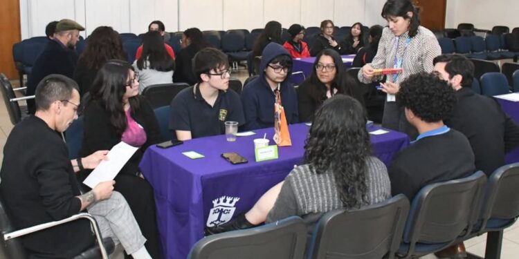 Resultados destacan prioridades en salud mental, participación y desarrollo juvenil en Chile.