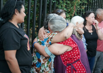 San Javier inicia el retiro de escombros luego del incendio en la población Diego Portales.