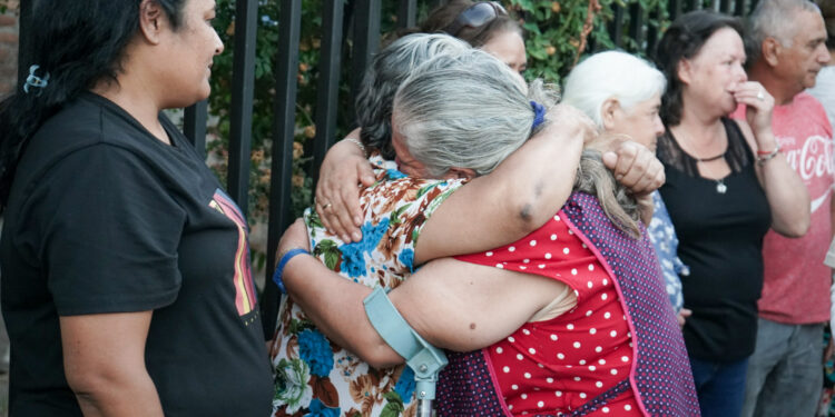 San Javier inicia el retiro de escombros luego del incendio en la población Diego Portales.