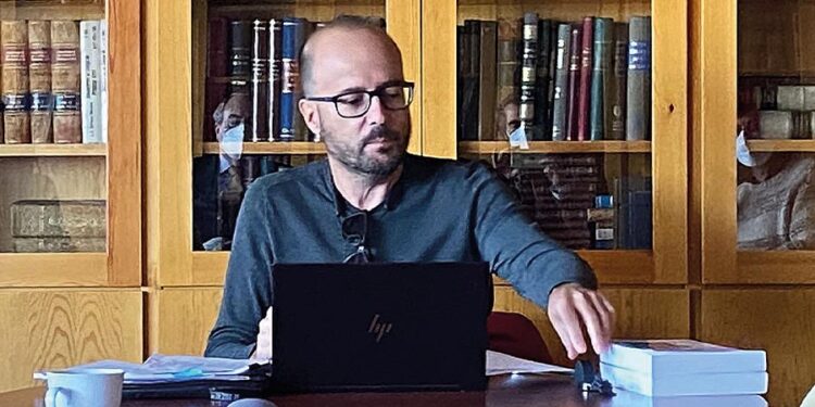 El supuesto poder taumaturgico de las leyes y la equivocada tentación de limitarlas a una simple suma.