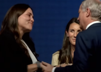 Natalia Duco deja la Beca Proddar tras la controversia por el financiamiento estatal.