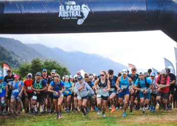 El Paso Austral 2026 vuelve con su clásica travesía por el lado argentino y atraviesa la Cordillera de los Andes en una experiencia única de trail running.