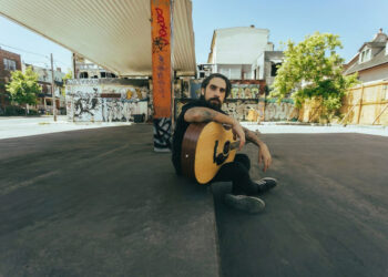 Elqui lanza de manera urgente su nuevo EP “Canciones Breves para Corazones Ansiosos”