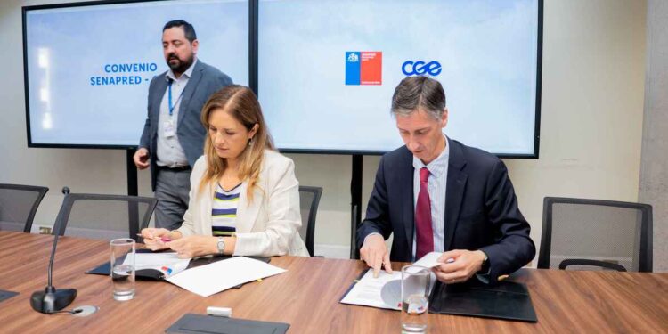 CGE y SENAPRED sellan trato para apurar la reconstrucción de casas tras los incendios en Ñuble y Biobío.