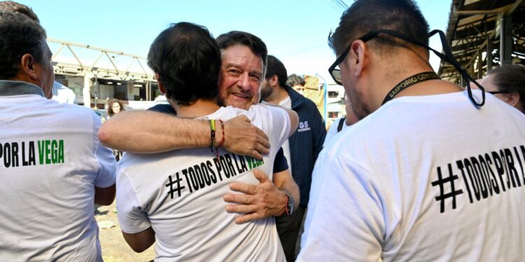 Activan el Fondo MiPyme Segura para ayudar a los locatarios damnificados por el incendio en La Vega Central.