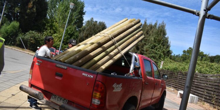 Ministra de Agricultura encabeza entrega de apoyo a agricultores damnificados por incendios forestales en Biobío.