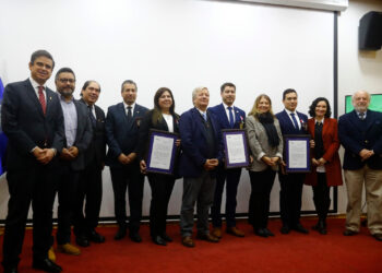 Curicó homenajea a la PDI: Tres agentes son galardonados con medalla de plata.