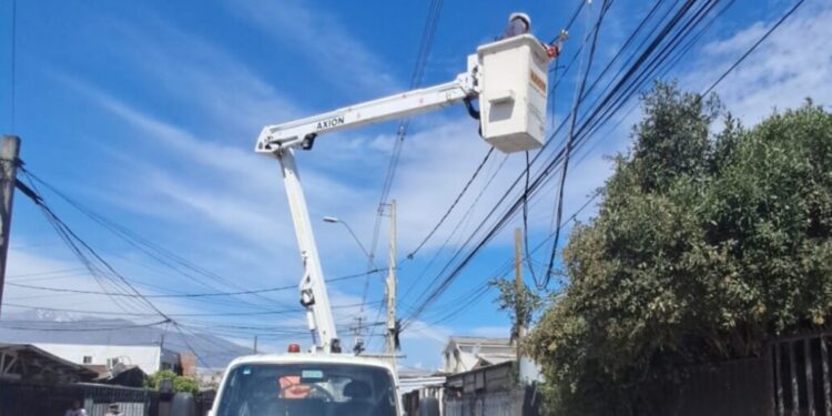 Laja y Nacimiento lideran el apagón por colisiones contra postes: el restablecimiento podría tardar más de seis horas.
