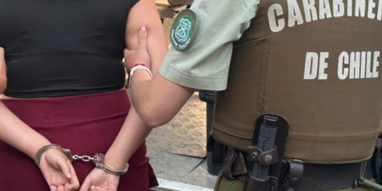 Detienen a pareja tras un violento atraco a pocas calles del centro de Los Ángeles.