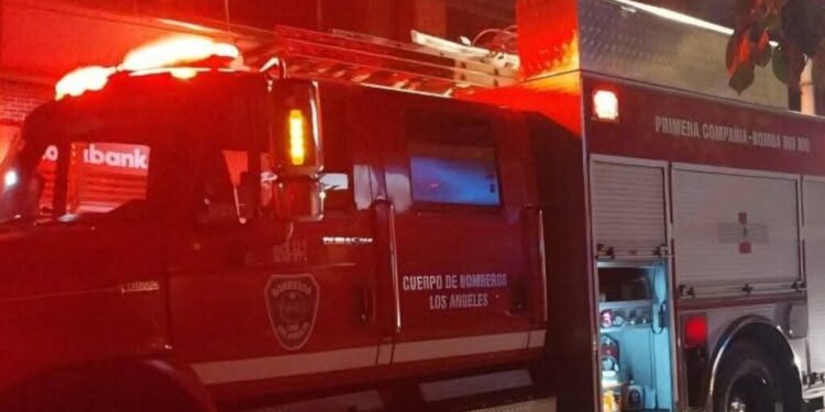 Accidente grave en Los Ángeles provoca lesiones en dos personas.