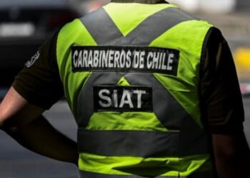 Mujer fallece al impactar su motocicleta a alta velocidad contra barreras en La Pintana.