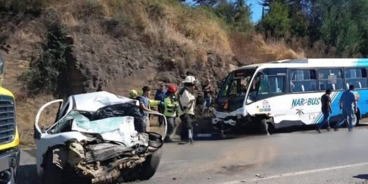 Accidente de alta energía en Nueva Imperial causa una persona muerta y varios heridos.