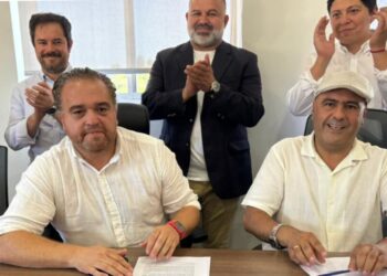 Quilaco y el Gobierno Regional suscriben acuerdo para la compra de vehículos accesibles en beneficio de personas con discapacidad.