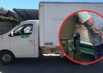 Recuperan una camioneta y detienen a dos delincuentes en una villa en Los Ángeles.