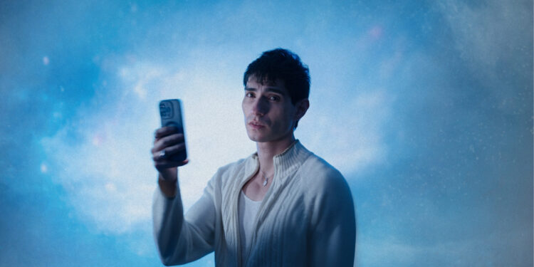 Ian Thiele presenta “Talk To Me”, su nuevo sencillo que habla sobre comunicación y salud mental, justo antes del lanzamiento de su primer EP.