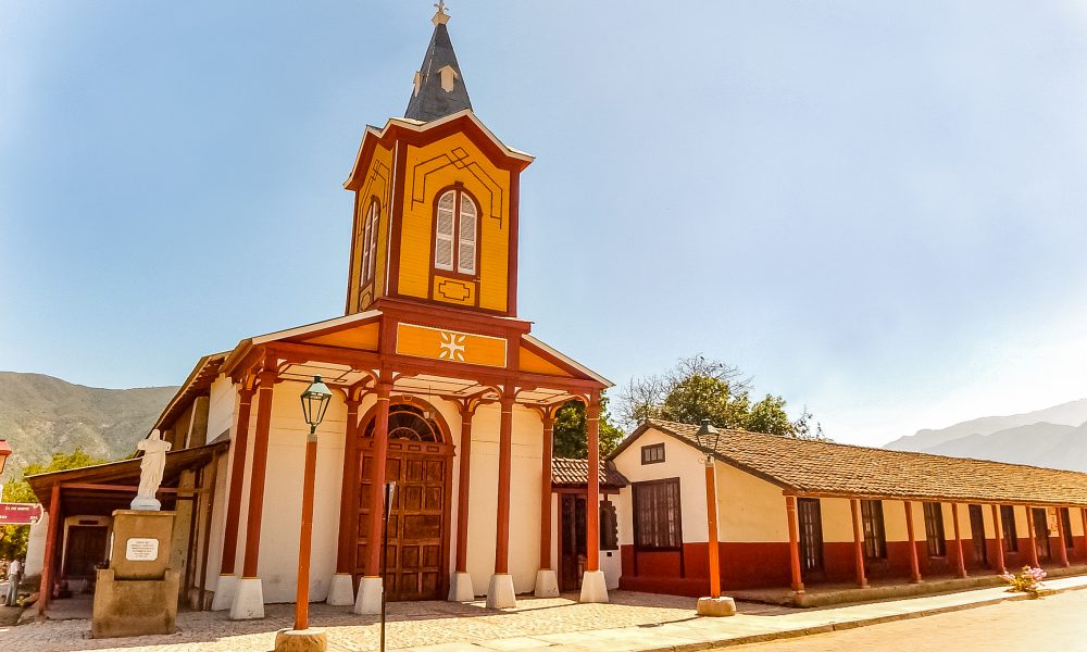 Alhué presenta una Guía Sociocultural para poner en valor y difundir su patrimonio social, cultural y arquitectónico.