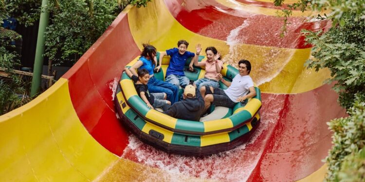 Las atracciones acuáticas de Fantasilandia son el panorama obligao de la temporada.