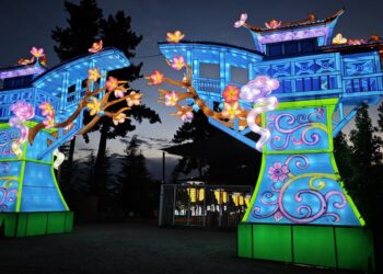 El Festival Tianfu enciende Santiago con dos parques temáticos a la vez y más de 60 instalaciones de luces monumentales.