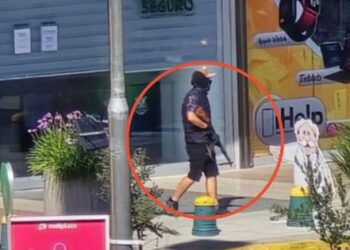 Violento asalto con armas largas en Mall Plaza Norte impacta a tienda de celulares.