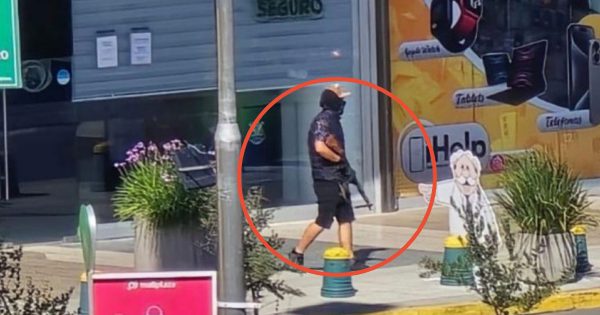 Violento asalto con armas largas en Mall Plaza Norte impacta a tienda de celulares.
