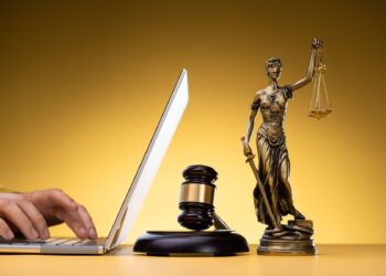 Nuevas exigencias legales y más judicialización impulsan el crecimiento del legaltech en Chile para 2026.