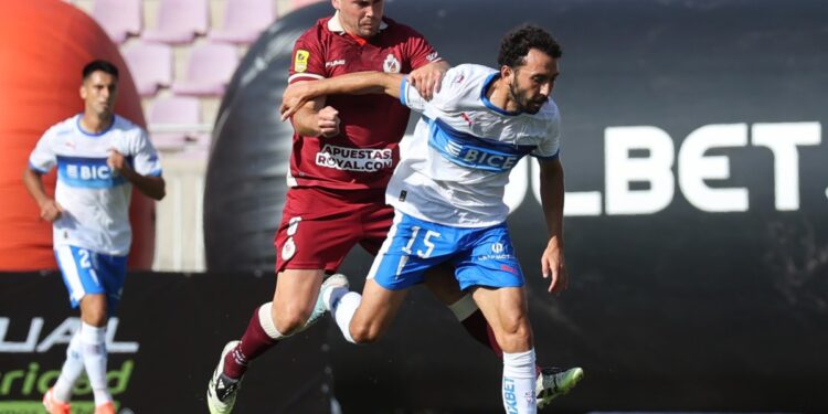 Universidad Católica logra empatar con La Serena en un emocionante debut del torneo.
