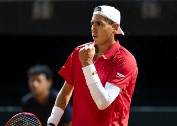 Alejandro Tabilo amplía la ventaja de Chile en la serie de Copa Davis contra Serbia al vencer a Ognjen Milic.