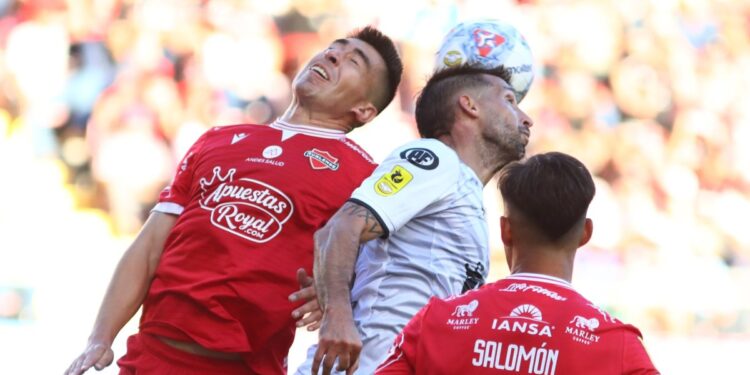 Ñublense y Deportes Limache empatan en un intenso encuentro y comparten puntos.