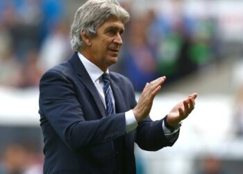 El Betis de Pellegrini logró un gol en el último minuto frente al Valencia y mantiene vivo su sueño de la Champions.