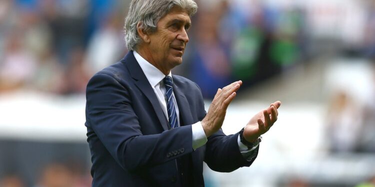 El Betis de Pellegrini logró un gol en el último minuto frente al Valencia y mantiene vivo su sueño de la Champions.