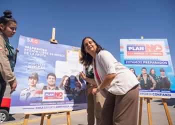 Ministra de Agricultura llega al Puerto Terrestre de Los Andes y anuncia que erradicaron la mosca de la fruta en la región de Valparaíso.