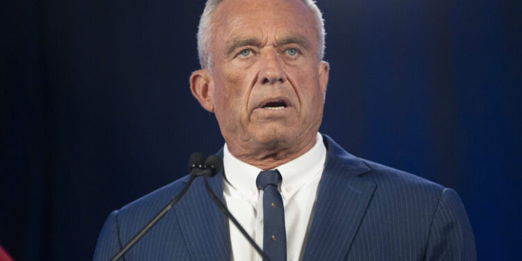 VIDEO: Secretario de Salud de EE.UU. sorprende con revelaciones sobre su pasada adicción a las drogas.