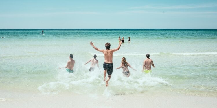Consejos médicos esenciales para evitar problemas de salud antes de empezar las vacaciones.