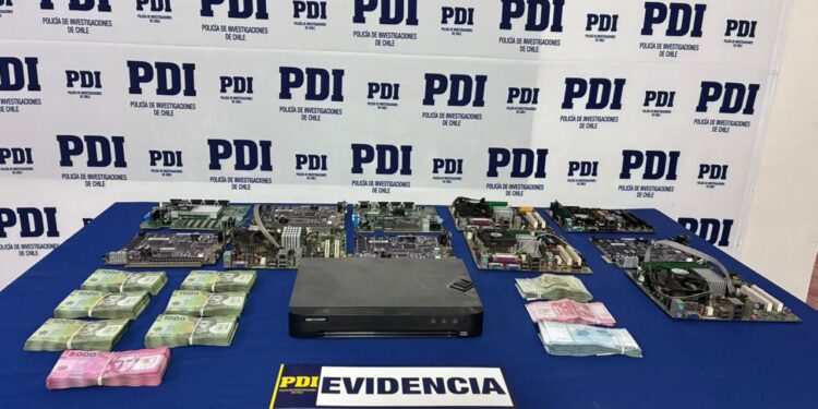PDI desmantela una casa de apuestas ilegal en Curicó.