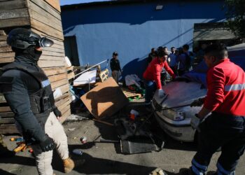 Santiago lanza un novedoso plan municipal para retirar más de 500 autos abandonados en la comuna.