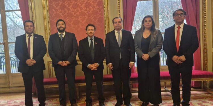 El Maule llega a París: Gobernador promueve los vinos y variedades de la región en Francia.