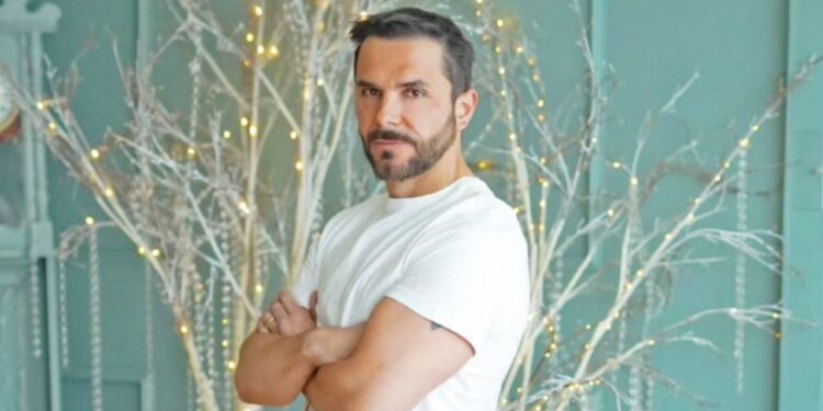 Álvaro Ballero sorprende a sus seguidores en redes sociales al mostrar a su nueva pareja a través de fotografías.