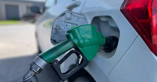 Bencinas vuelven a subir: Enap anuncia nuevos cambios en los precios de los combustibles.