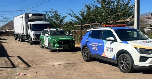 Robo fallido en Lampa permite recuperar camión cargado con alimentos.