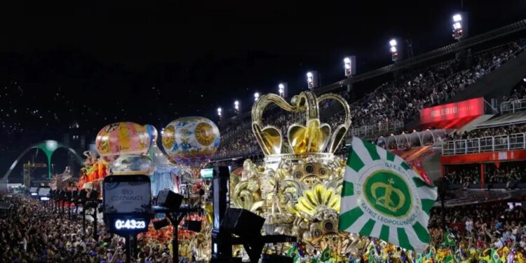 Se espera que más de 65 millones de personas tomen parte en las festividades de carnaval en Brasil.