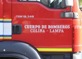 Emergencia por incendio en una estructura mantiene a Bomberos trabajando a full en Lampa.