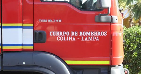 Emergencia por incendio en una estructura mantiene a Bomberos trabajando a full en Lampa.