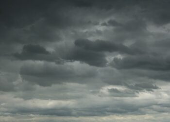 Emitieron una alerta preventiva en el Maule debido a la posibilidad de tormentas eléctricas.