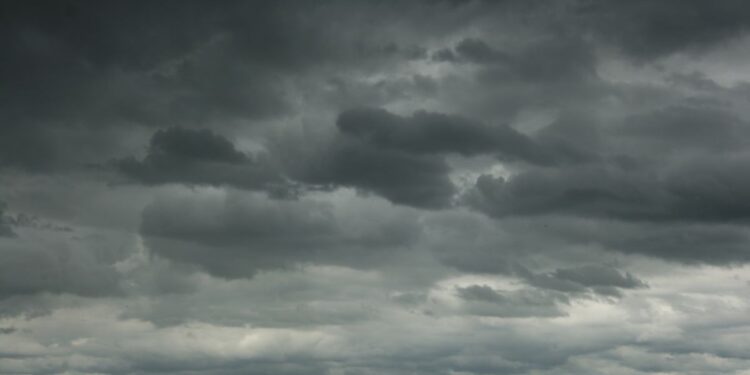 Emitieron una alerta preventiva en el Maule debido a la posibilidad de tormentas eléctricas.