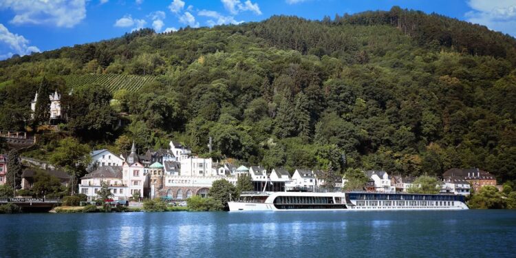 Cruceros por ríos se posicionan como la nueva moda para explorar Europa sin tanto público.